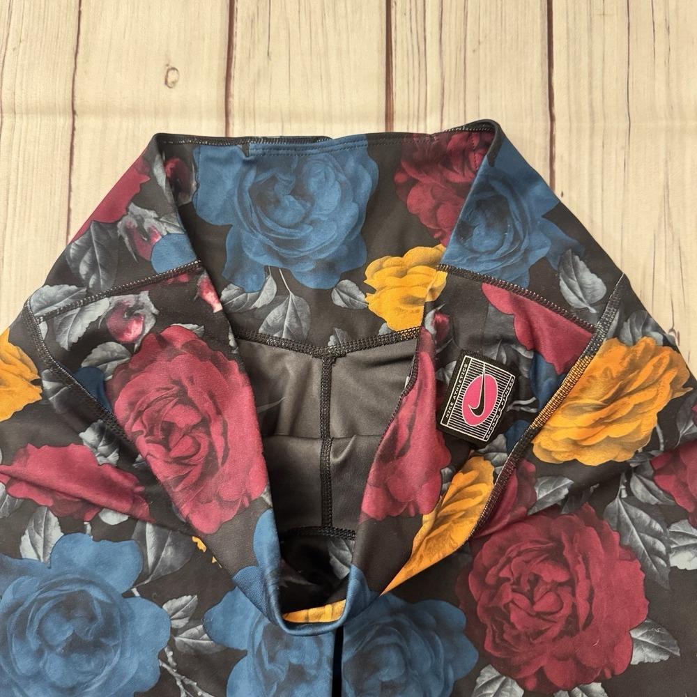 Nike One 7" Shorts Floral Print Tight Fit Mid Rise Large Women's Activewear Yoga - Picture 3 of 5